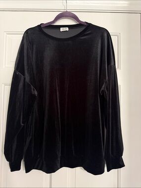 Velvet Black Long-Sleeve Women's Sweatshirt by Urban Bliss